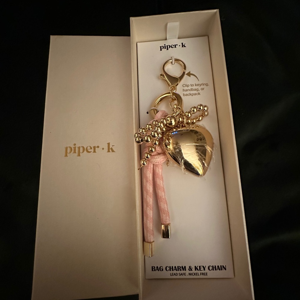 EARLY BLK FRIDAY SALE PRICE‼️🎁
Bag Charm/Key Ring - Picture 2 of 4